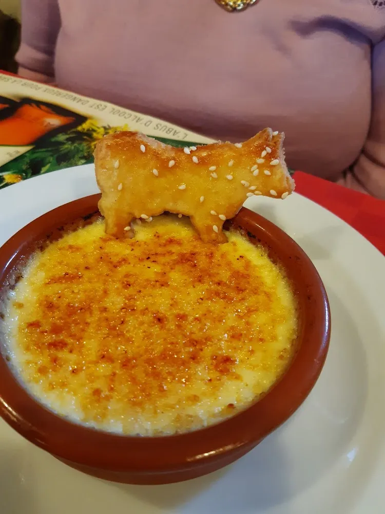 Crème Brûlée Et Biscuits En Forme de Vache Salers